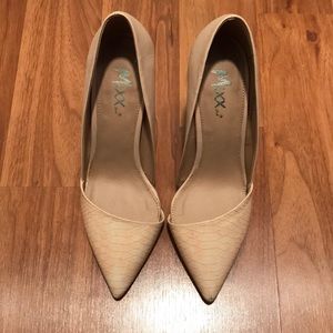 Nude pumps, size 8